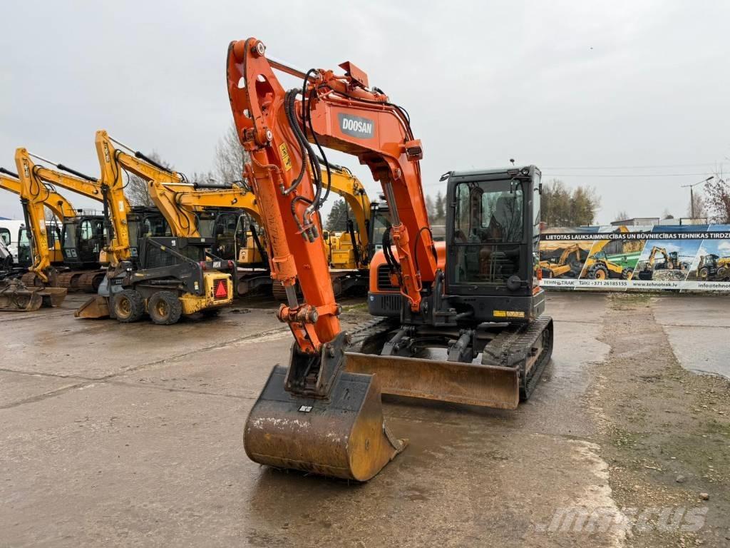 Doosan DX 85 R Közepes (midi) kotrók 7 t - 12 t