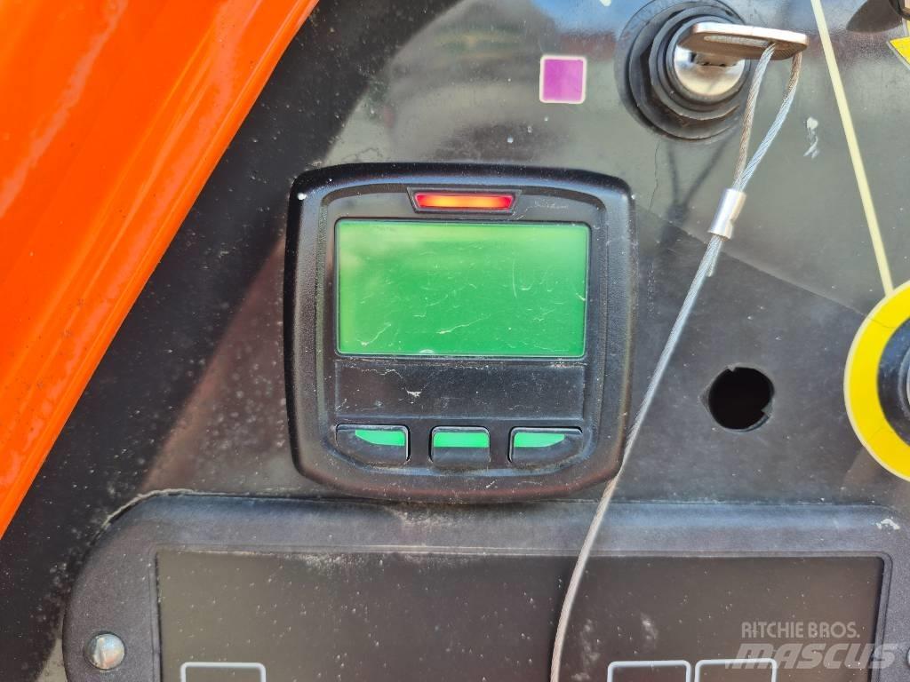 JLG 450 AJ Karos emelők