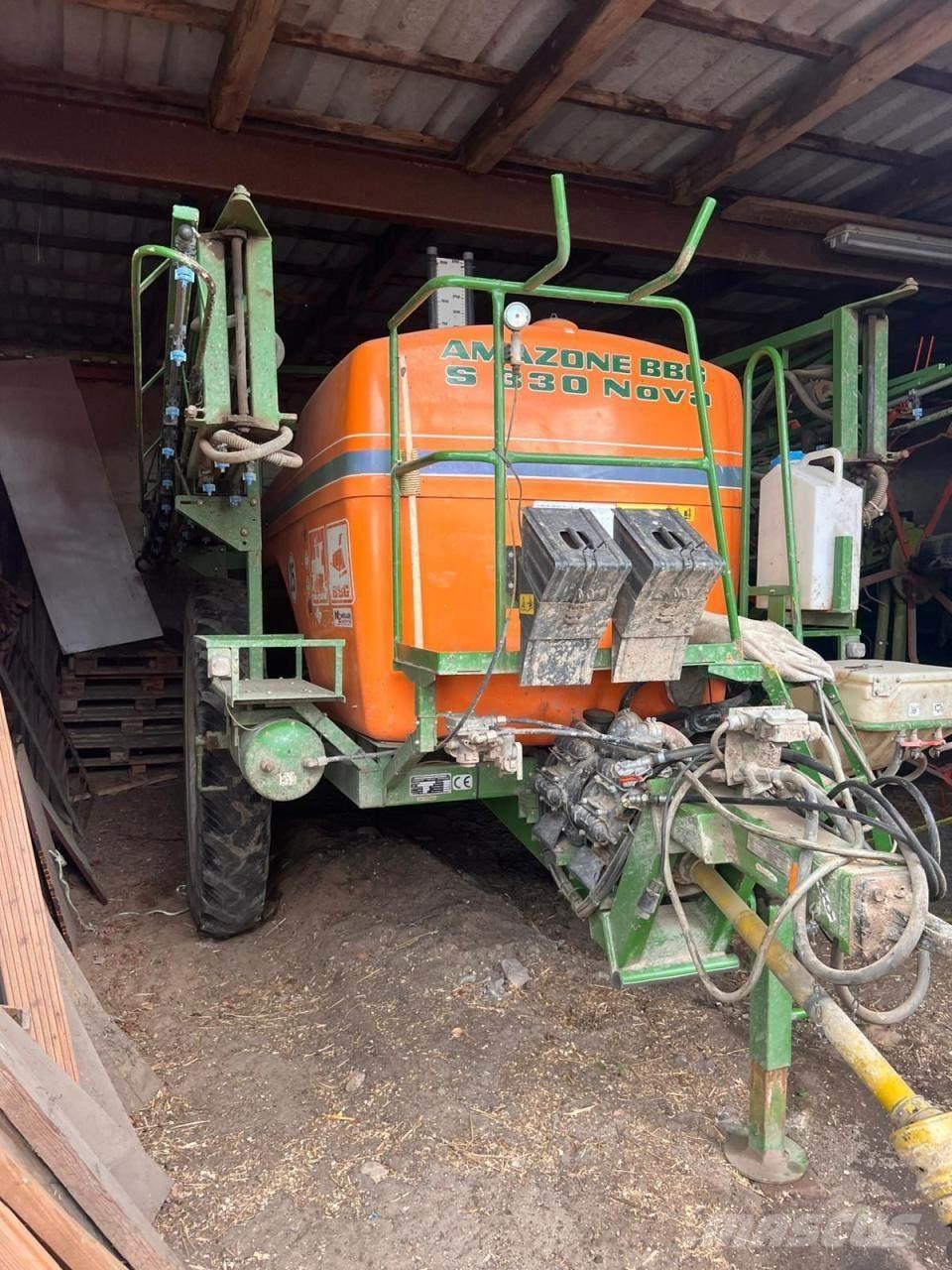 Amazone S330 Nova Vontatott trágyaszórók
