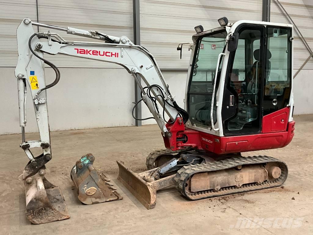 Takeuchi TB 230 Mini kotrók < 7t
