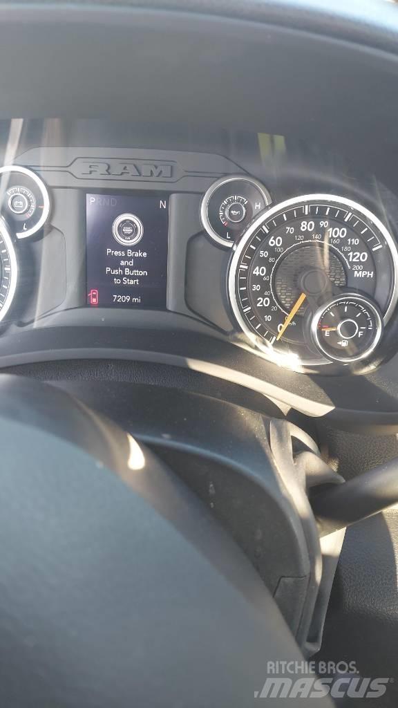 RAM 5500 Platós / Ponyvás teherautók