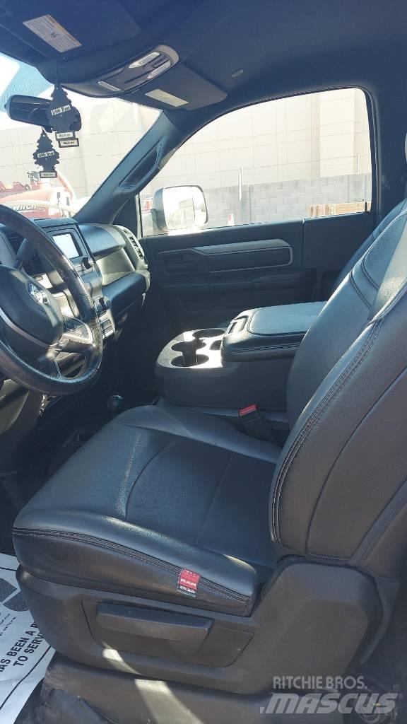 RAM 5500 Platós / Ponyvás teherautók