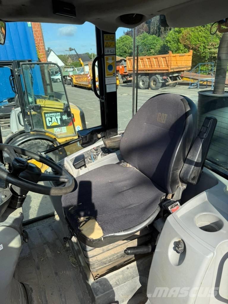 CAT 908 H 2 Gumikerekes homlokrakodók