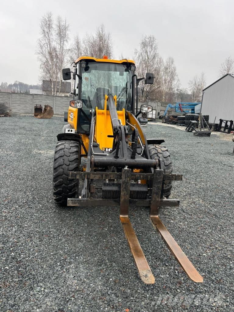 JCB 409SV Gumikerekes homlokrakodók
