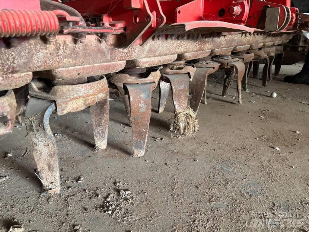 Kuhn HR 3003 D Kardánhajtású ekék és Forgó-boronák