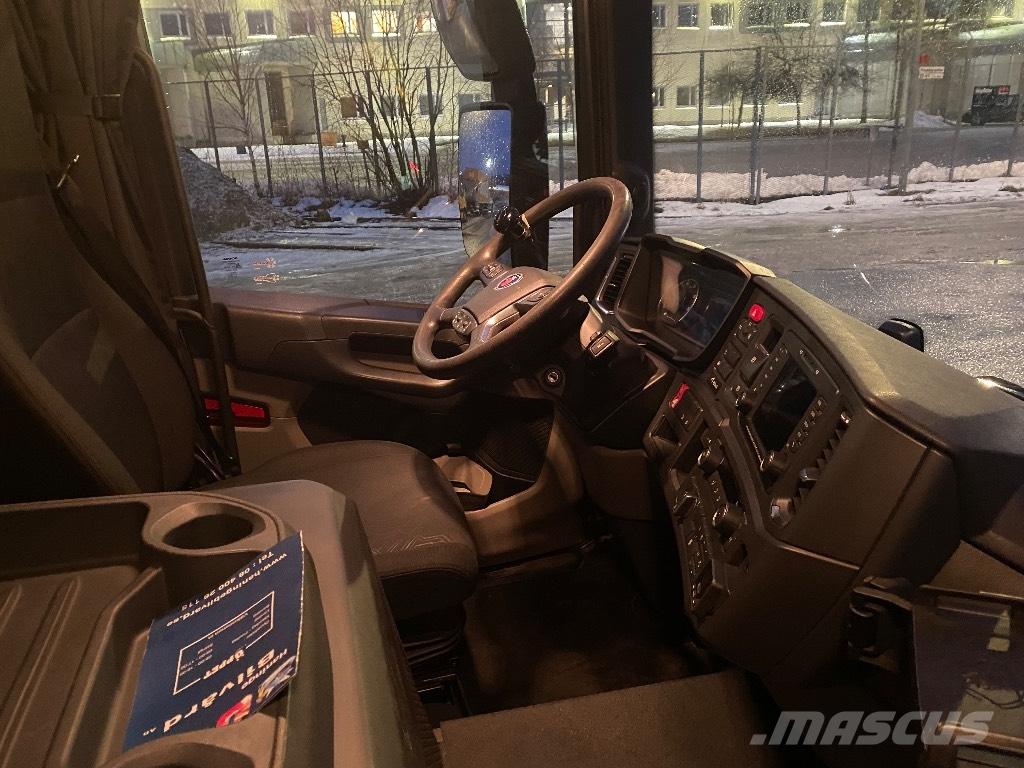 Scania LB Dobozos teherautók