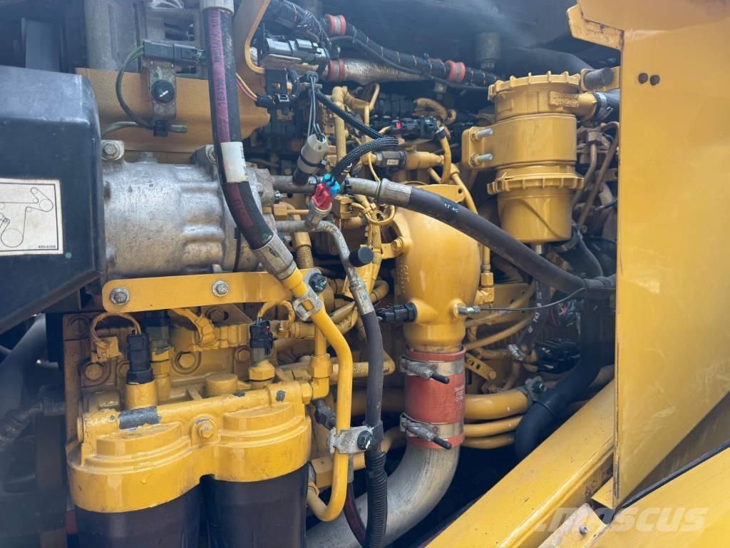 CAT 966 M Gumikerekes homlokrakodók