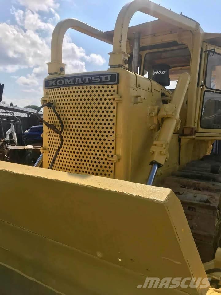 Komatsu D 85 A-12 lánctalpas dózerek