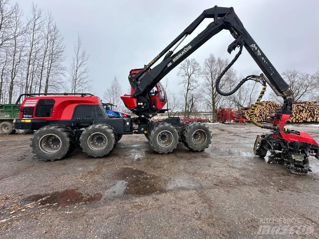 Komatsu 931 Betakarítók