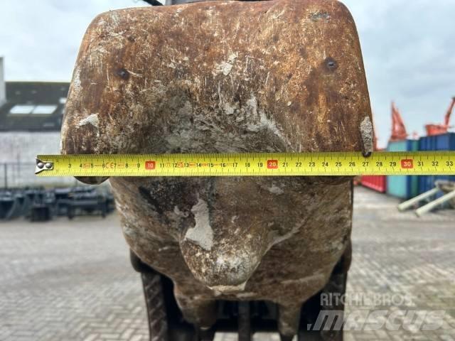 NPK G-18AS Építőipari Törőgépek