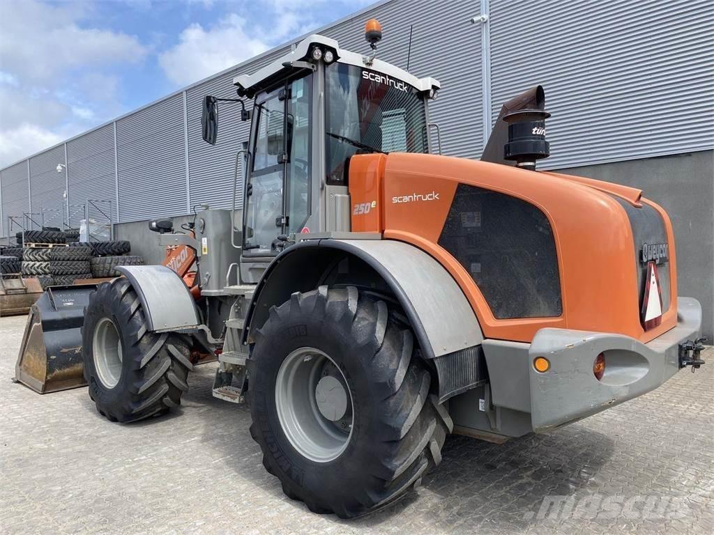 Weycor AR250E Gumikerekes homlokrakodók
