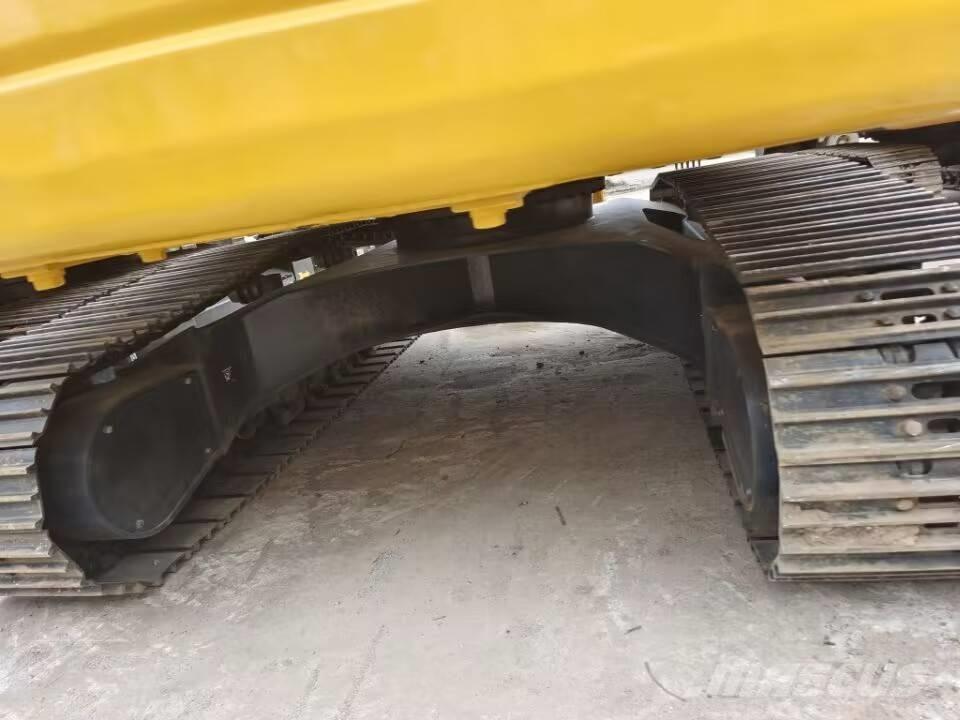 Komatsu PC 200-8 Lánctalpas kotrók