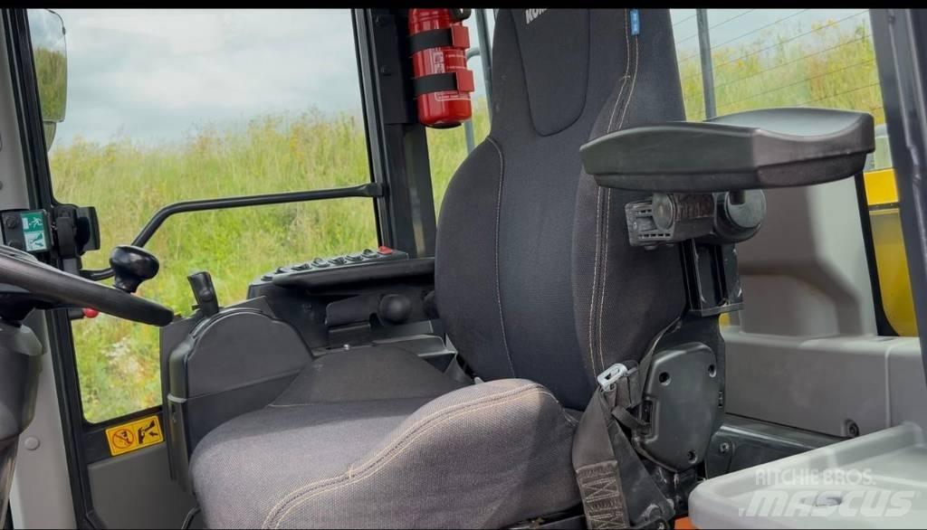 Komatsu WA470-8 Gumikerekes homlokrakodók
