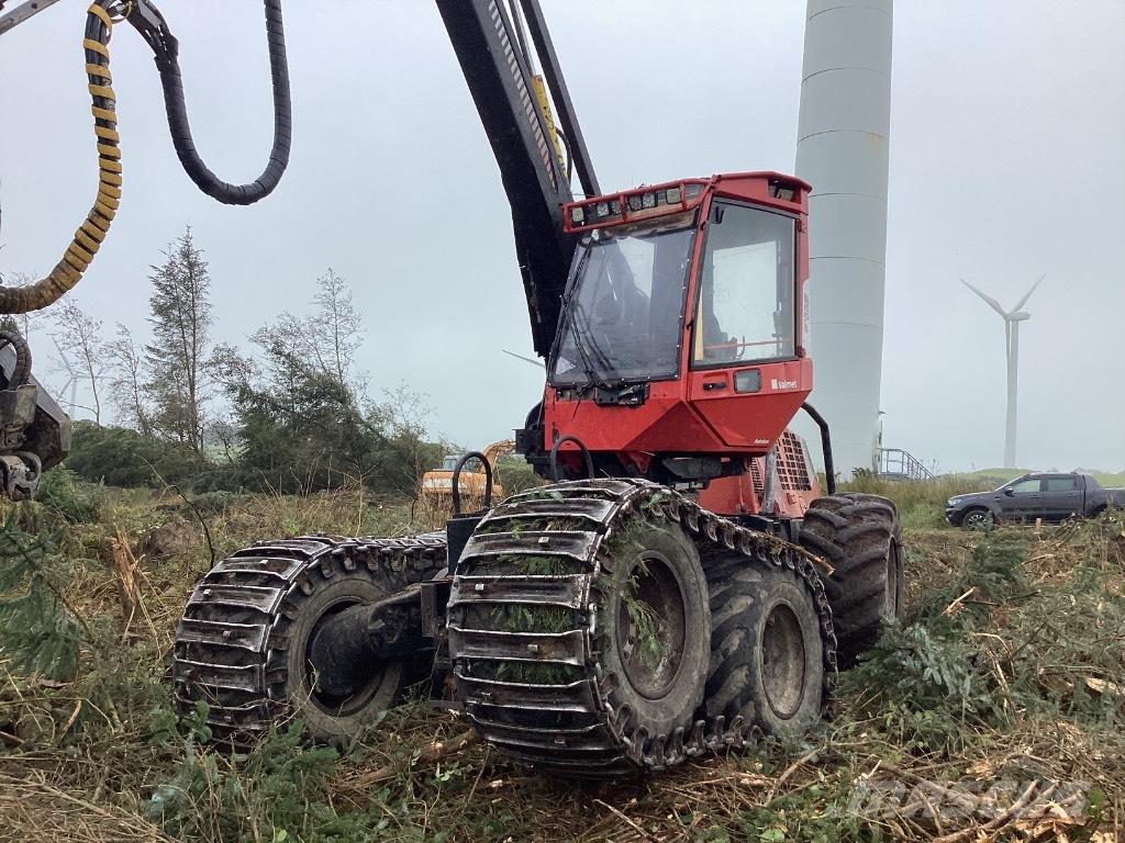 Komatsu 911.4 Betakarítók