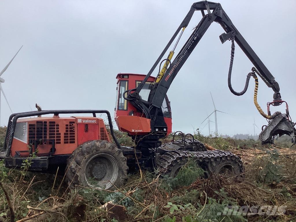 Komatsu 911.4 Betakarítók