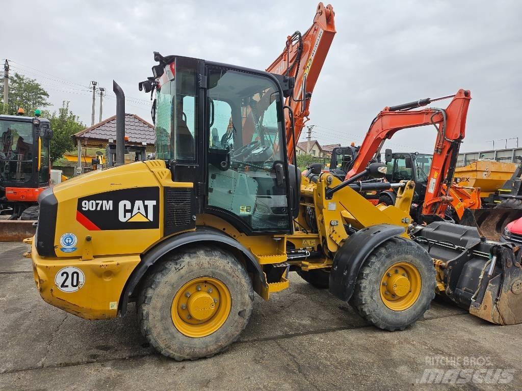 CAT 907M Gumikerekes homlokrakodók