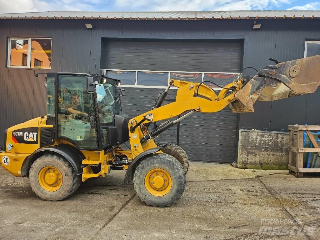 CAT 907M Gumikerekes homlokrakodók
