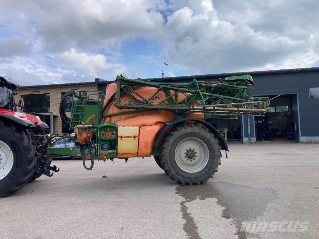 Amazone UX 5200 , 24 M Vontatott trágyaszórók