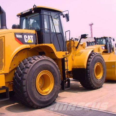 CAT 966H Gumikerekes homlokrakodók