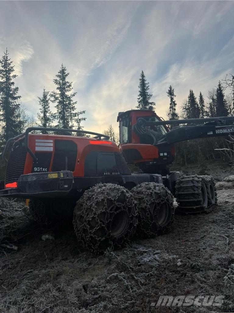 Komatsu 931 XC Betakarítók