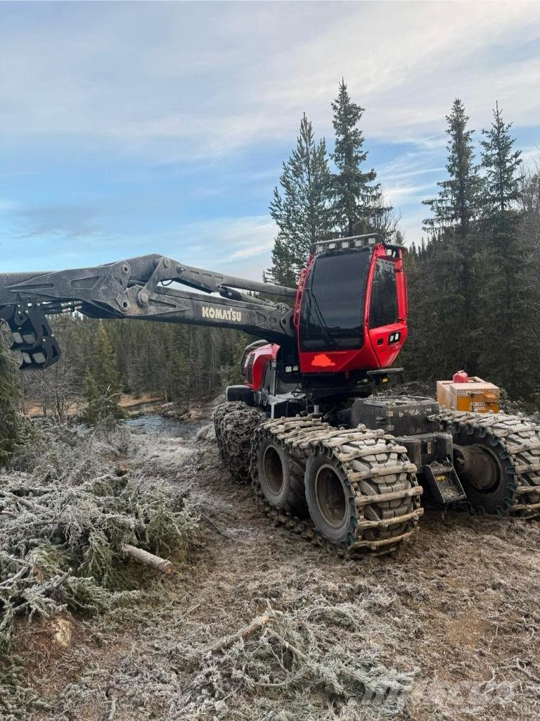 Komatsu 931 XC Betakarítók