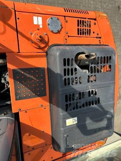 Hitachi ZX 160 W Gumikerekes kotrók