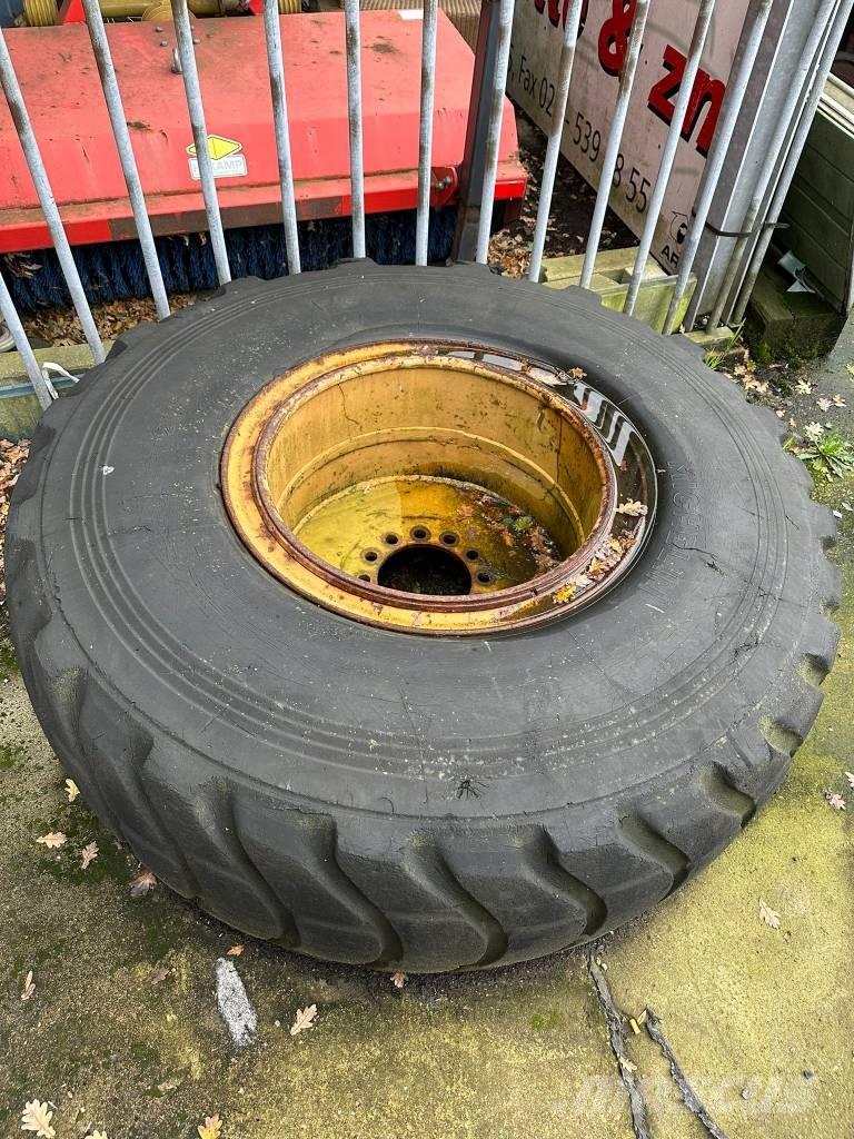 Komatsu WA200 Gumikerekes homlokrakodók