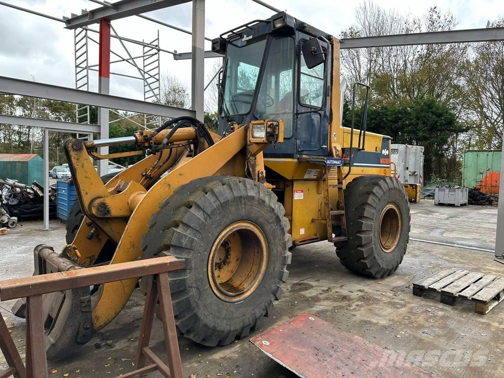 Komatsu WA200 Gumikerekes homlokrakodók