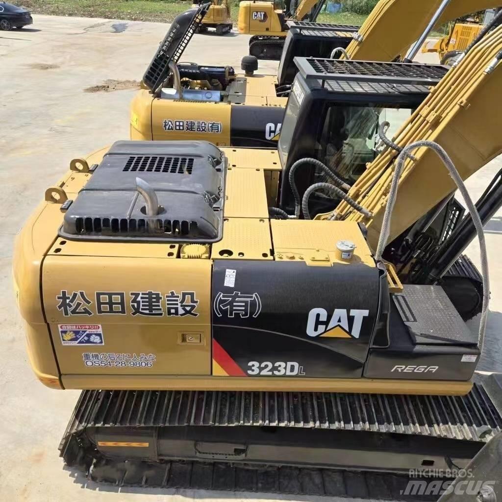 CAT 323 D Lánctalpas kotrók