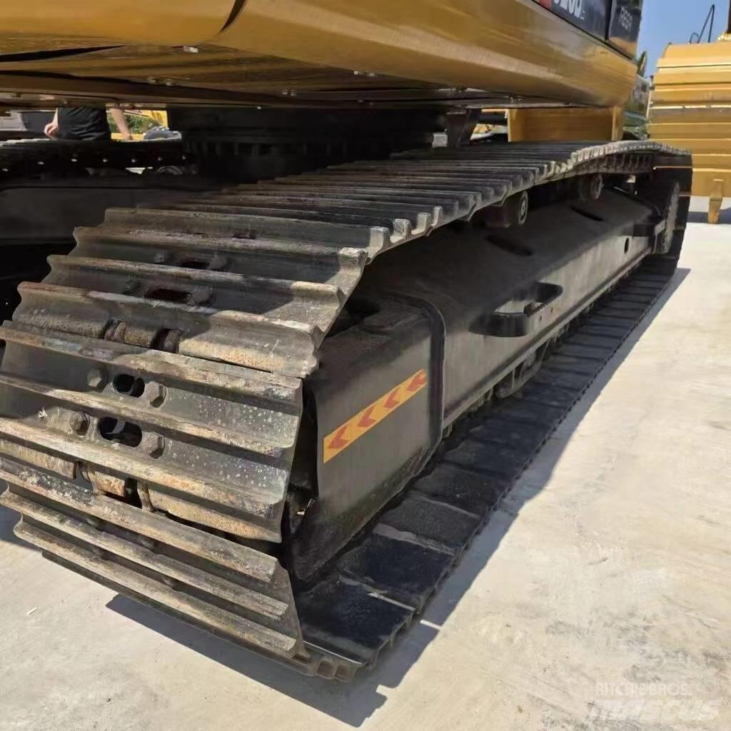 CAT 323 D Lánctalpas kotrók