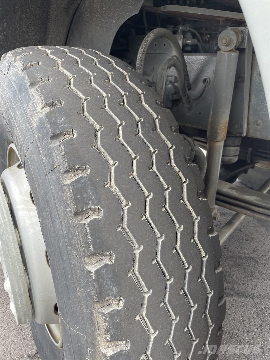 Volvo F 12 Fülkés alváz