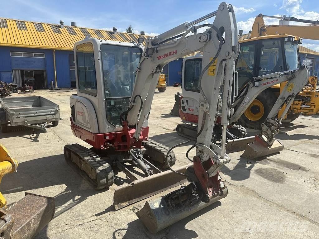 Takeuchi TB225 Mini kotrók < 7t