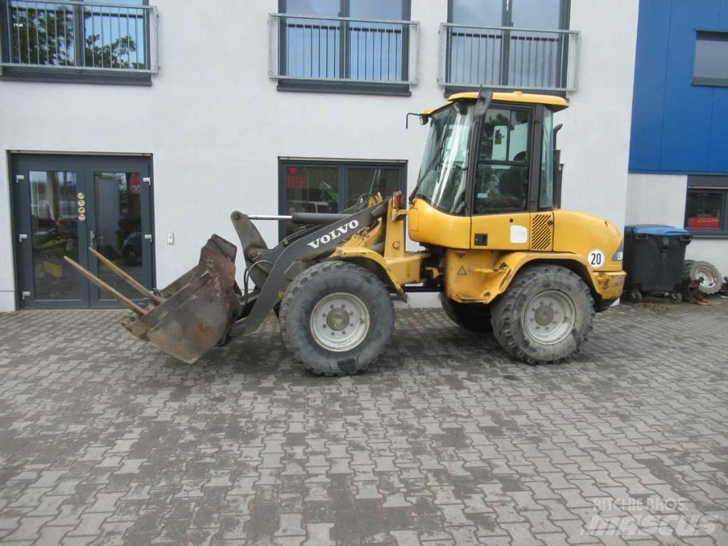 Volvo L 30 B Gumikerekes homlokrakodók