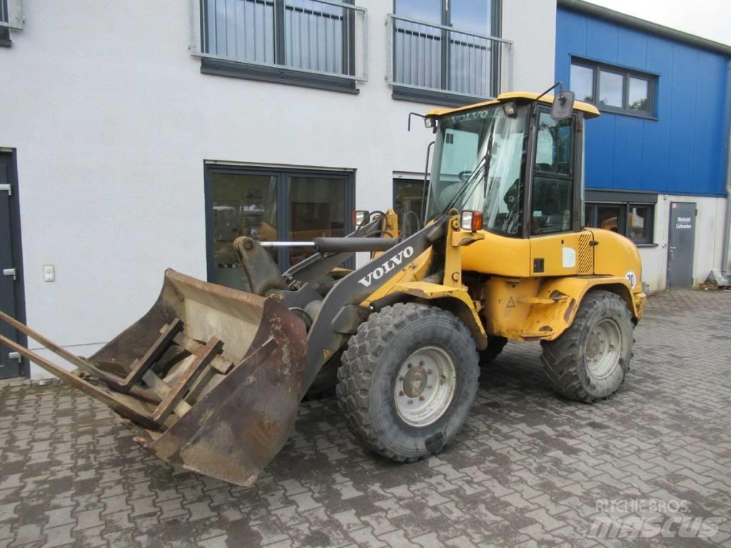 Volvo L 30 B Gumikerekes homlokrakodók