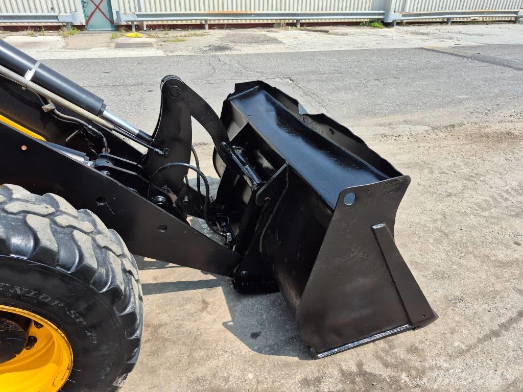 JCB 407 Gumikerekes homlokrakodók