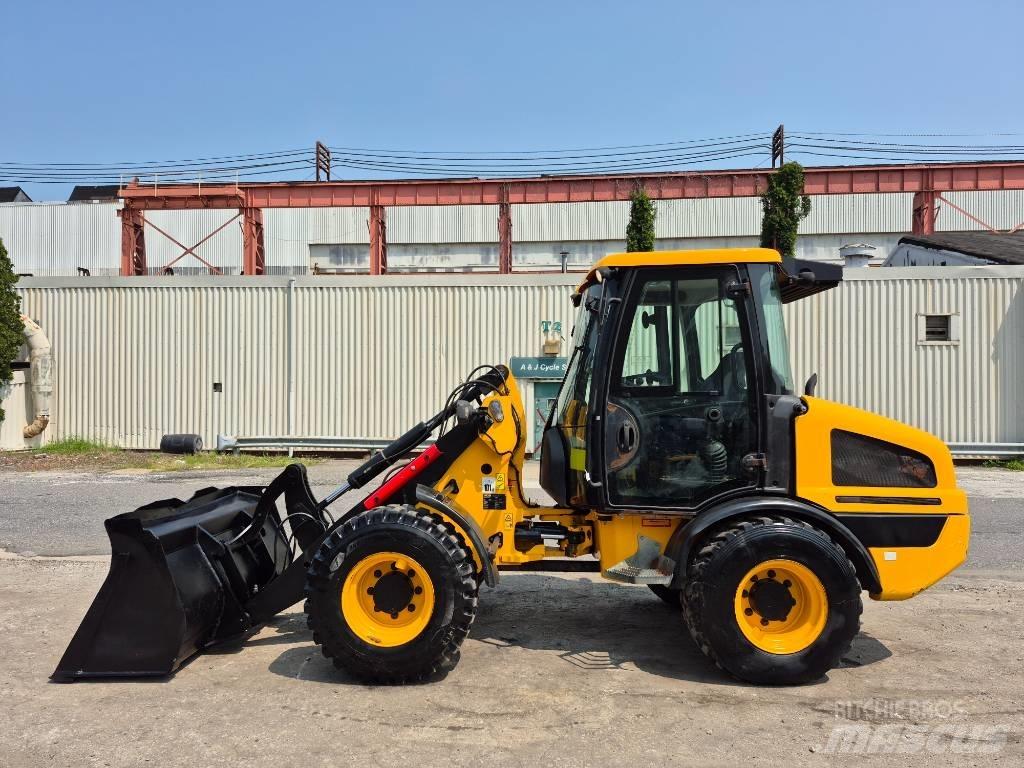 JCB 407 Gumikerekes homlokrakodók