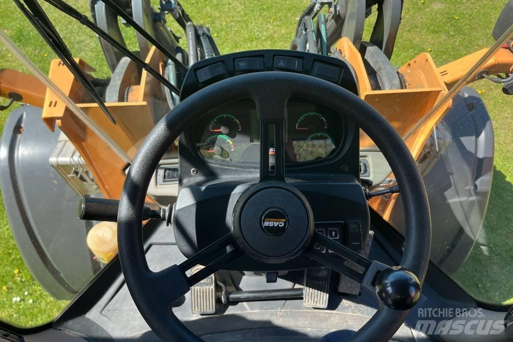 CASE 521 F XT Gumikerekes homlokrakodók