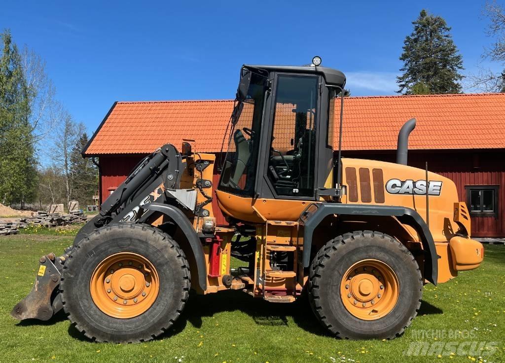 CASE 521 F XT Gumikerekes homlokrakodók