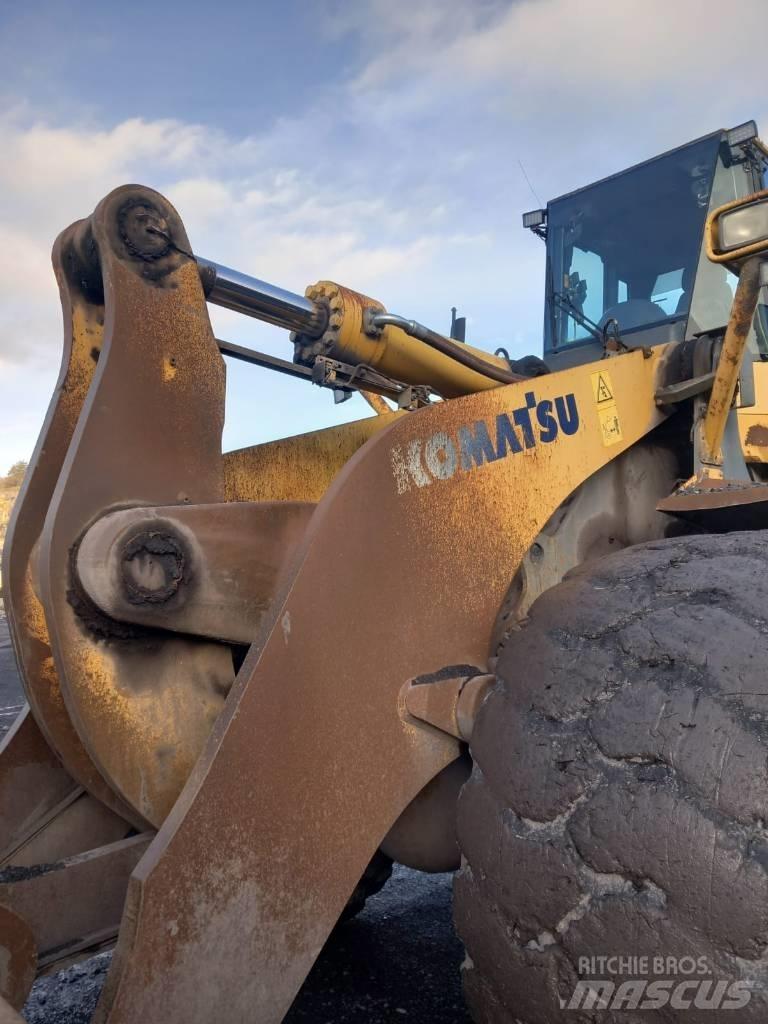 Komatsu WA 600-6 Gumikerekes homlokrakodók