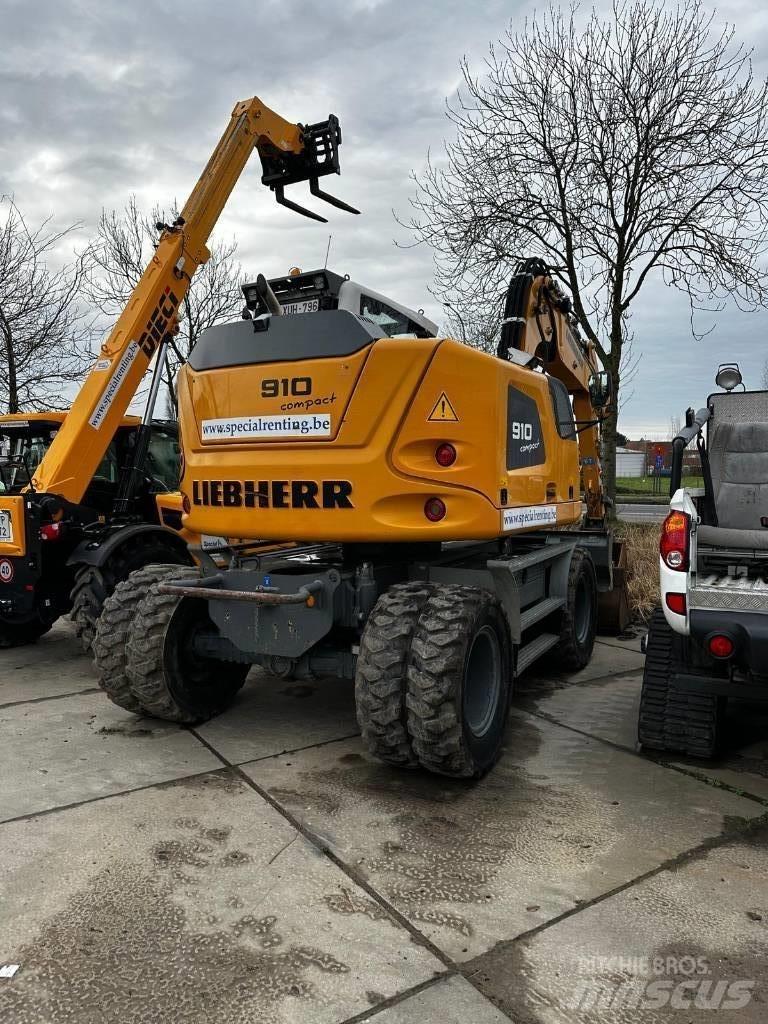 Liebherr 910 Compact Gumikerekes kotrók
