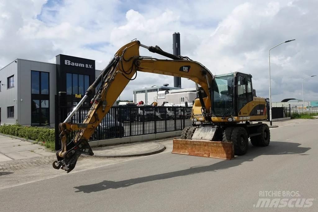 CAT M313 D Gumikerekes kotrók