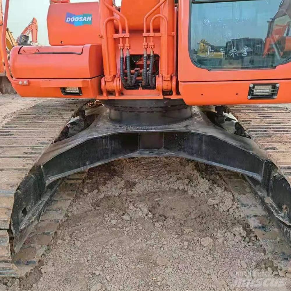 Doosan 225 Lánctalpas kotrók