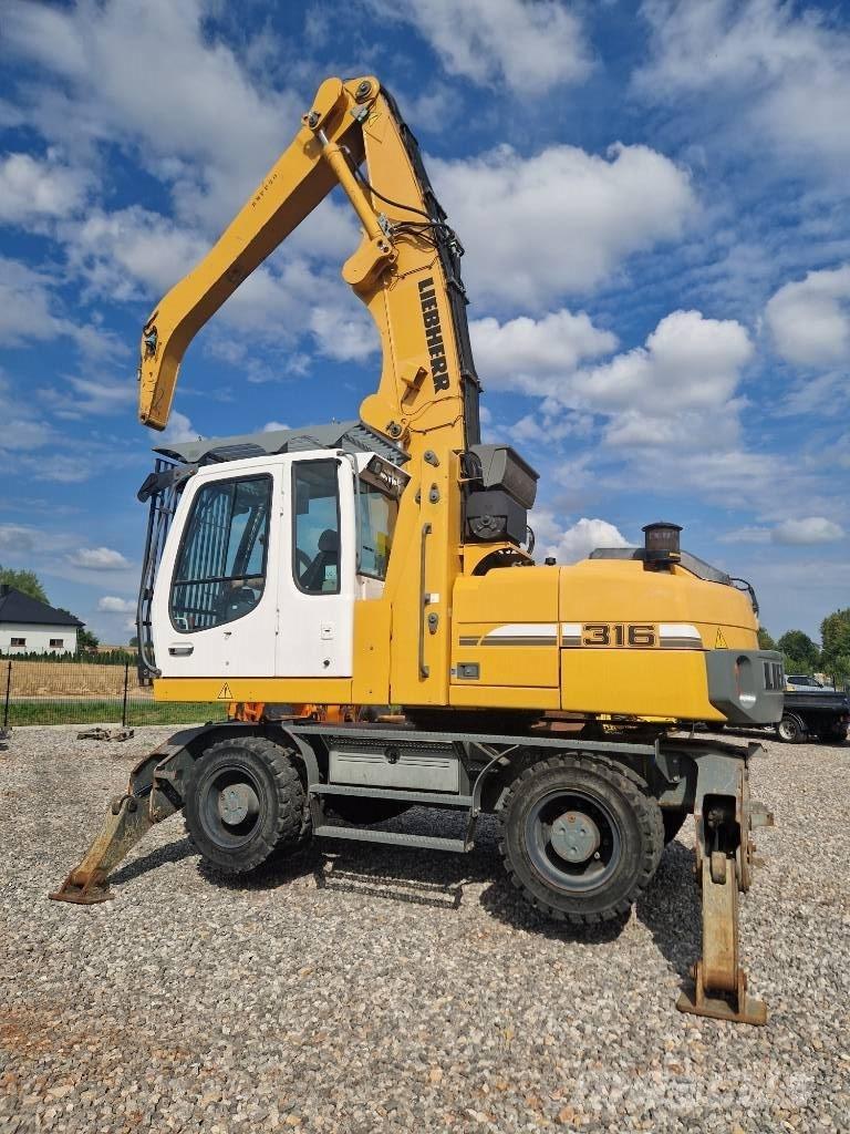 Liebherr 316 Gumikerekes kotrók