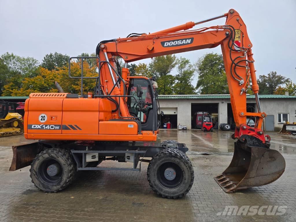 Doosan DX 140-W Gumikerekes kotrók
