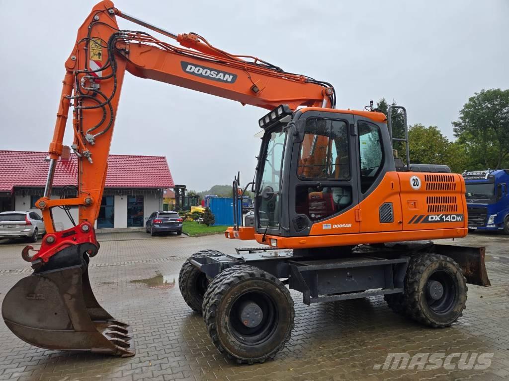Doosan DX 140-W Gumikerekes kotrók