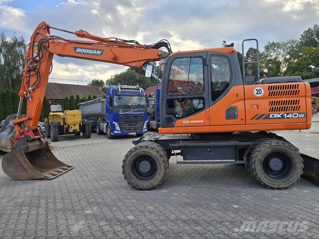 Doosan DX 140-W Gumikerekes kotrók