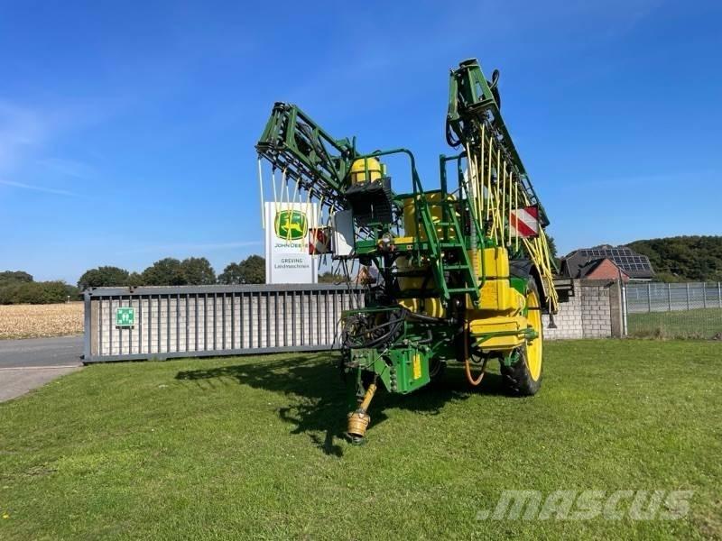 John Deere 824 Vontatott trágyaszórók