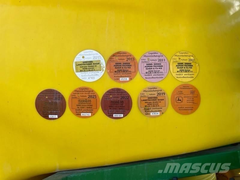 John Deere 824 Vontatott trágyaszórók