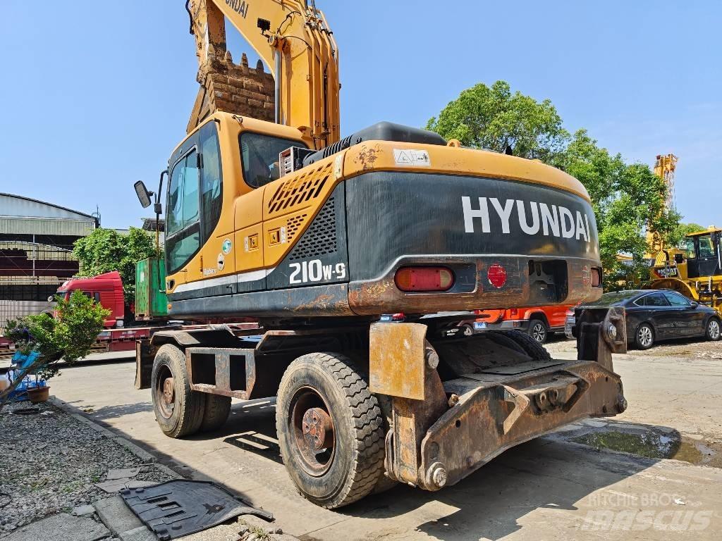 Hyundai R210W-9 Gumikerekes kotrók