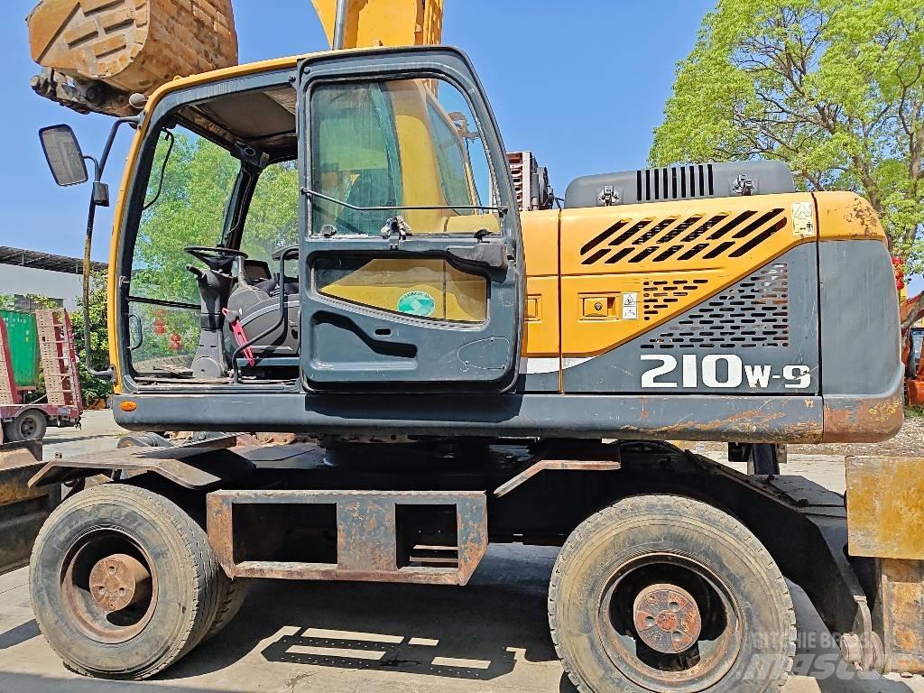 Hyundai R210W-9 Gumikerekes kotrók